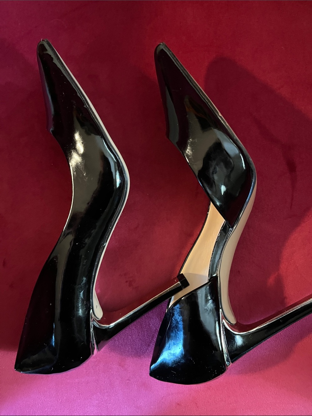 Jessica Simpson Classic Black Patent Pointed-Toe Women's Pumps - Picture 4 of 10